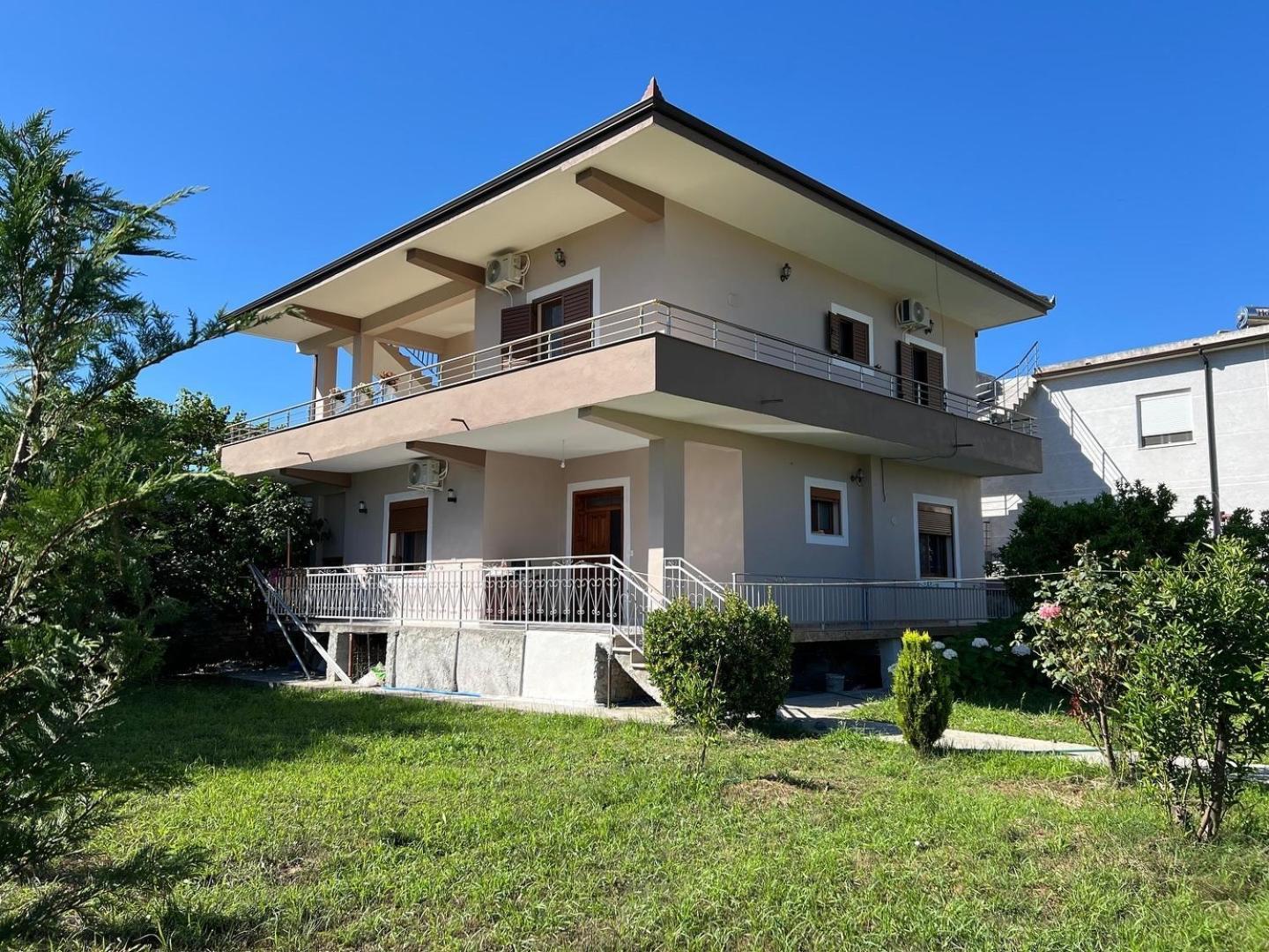 Villa Fjorentin 培拉特 外观 照片