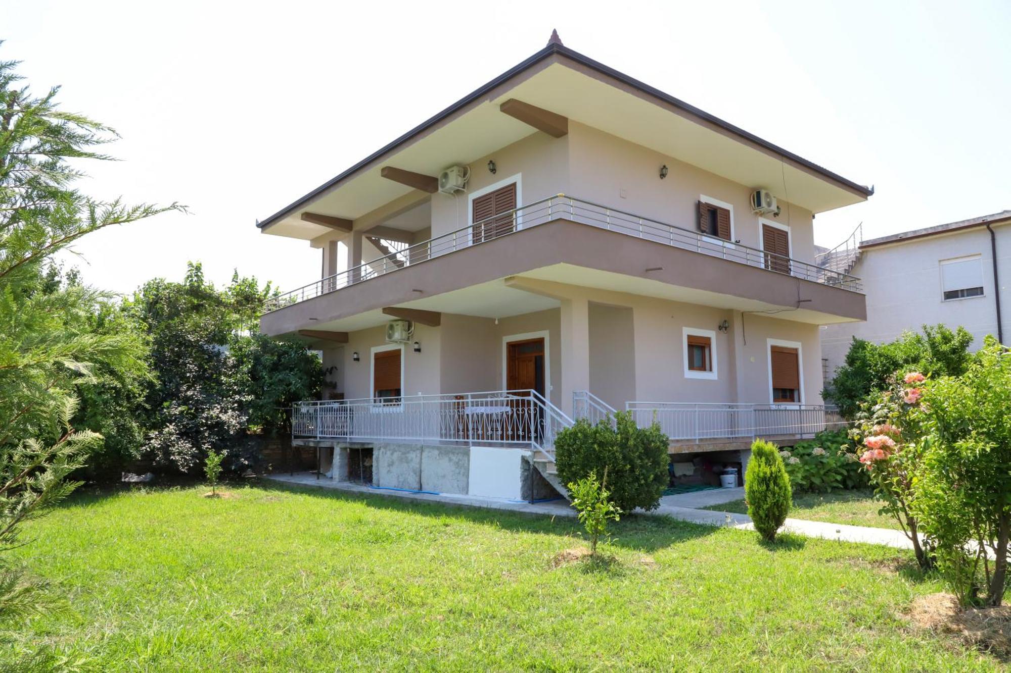 Villa Fjorentin 培拉特 外观 照片